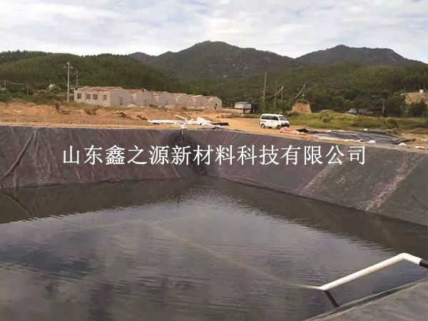 人工湖防滲膜出現表面鼓包現象須“速戰(zhàn)速決”
