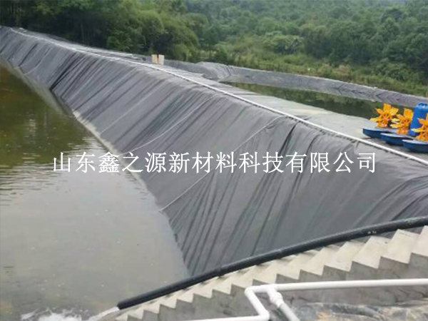 問：魚塘養(yǎng)殖防滲膜的周圍可以貼瓷磚嗎？