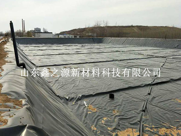 油田防滲膜鋪設(shè)技巧：高效、環(huán)保的鋪設(shè)新策略