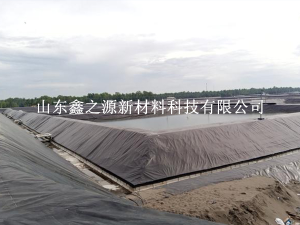 大風(fēng)天氣下鋪設(shè)沼氣池黑膜的技巧：安全高效，創(chuàng)新應(yīng)對(duì)
