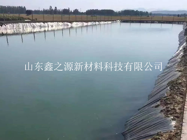 如何處理蓄水池hdpe土工膜的熱膨脹問(wèn)題？