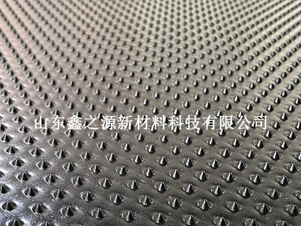 駐點(diǎn)土工膜厚度生產(chǎn)技巧：精準(zhǔn)控制，高效產(chǎn)出